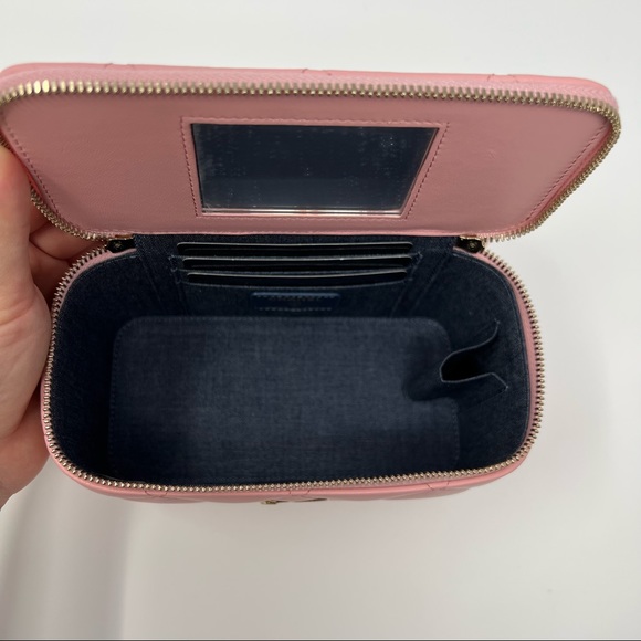 Chanel Vanity - Picture 3 of 7